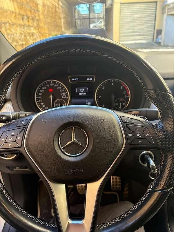 Usata Mercedes B180 Premium 109 CV (80 kW) 2014 Argento Utilitaria