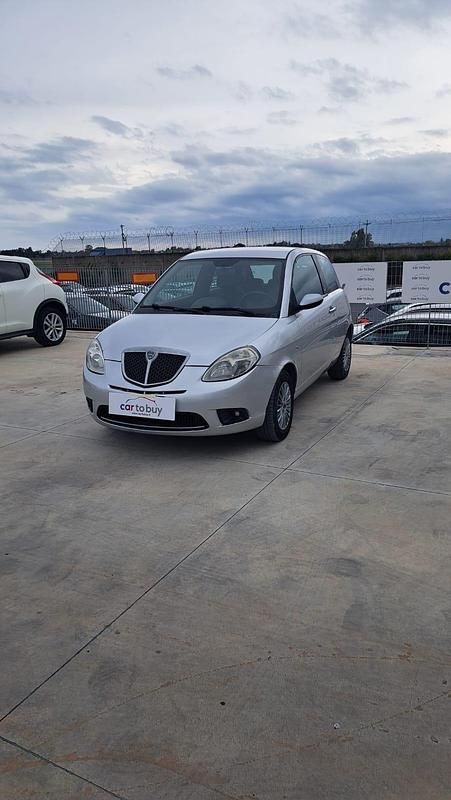 Argento Usata 2007 Lancia Ypsilon Due volumi | 2900 € (Buon prezzo) - Immagine 1/4