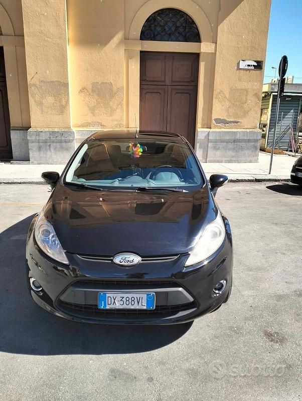 Usata Ford Fiesta Titanium 53 CV (38 kW) 2010 Nero Utilitaria