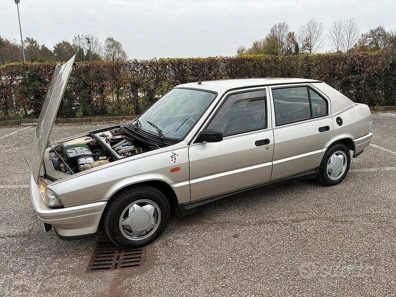 Usata Alfa Romeo 33 86 CV (63 kW) 1989 Grigio Berlina