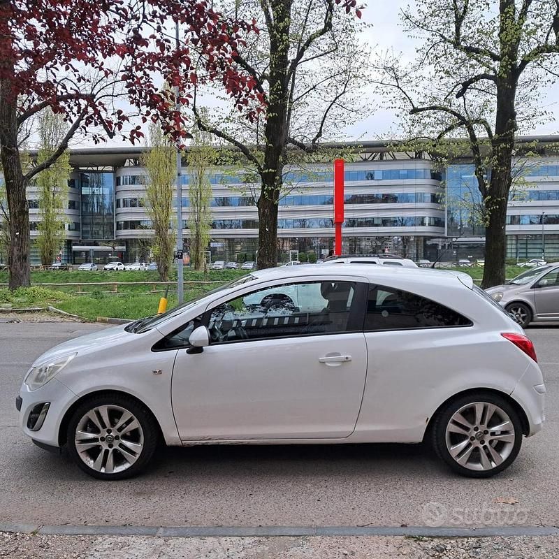 Usata Opel Corsa 95 CV (69 kW) 2011 Bianco Utilitaria