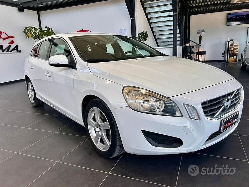 Usata Volvo V60 Momentum 163 CV (119 kW) 2011 Bianco Station wagon