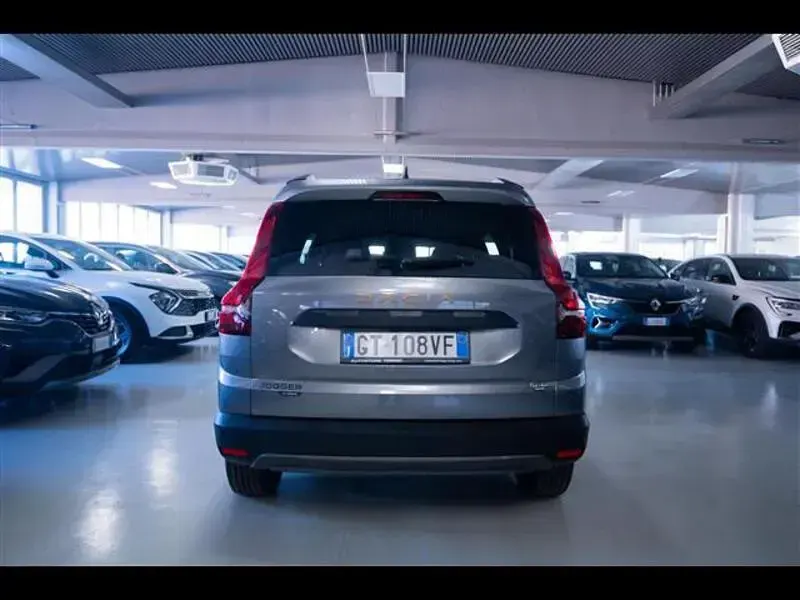 Usata Dacia Jogger Extreme 140 CV (102 kW) 2024 Grigio chiaro Monovolume