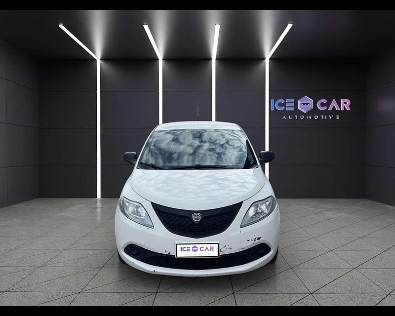 Usado Lancia Ypsilon 69 HP (50 kW) 2018 Branco Citadino