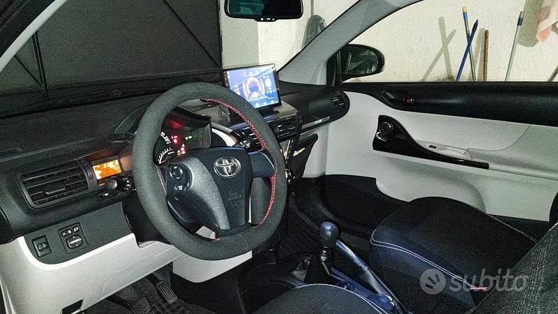 Usata Toyota iQ 99 CV (72 kW) 2012 Utilitaria