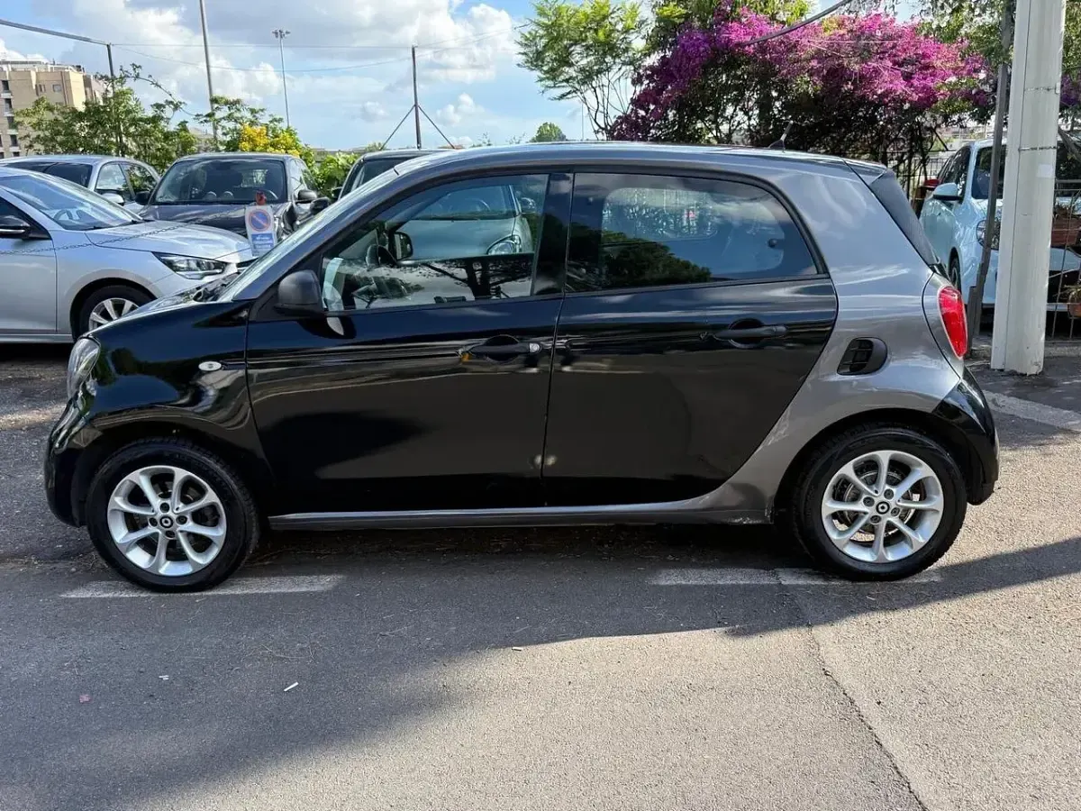 Usata Smart ForFour Passion 71 CV (52 kW) 2017 Nero Utilitaria