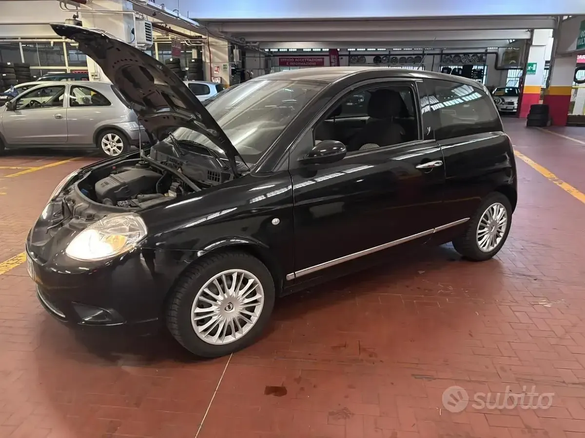 Usata Lancia Ypsilon 60 CV (44 kW) 2007 Nero Utilitaria