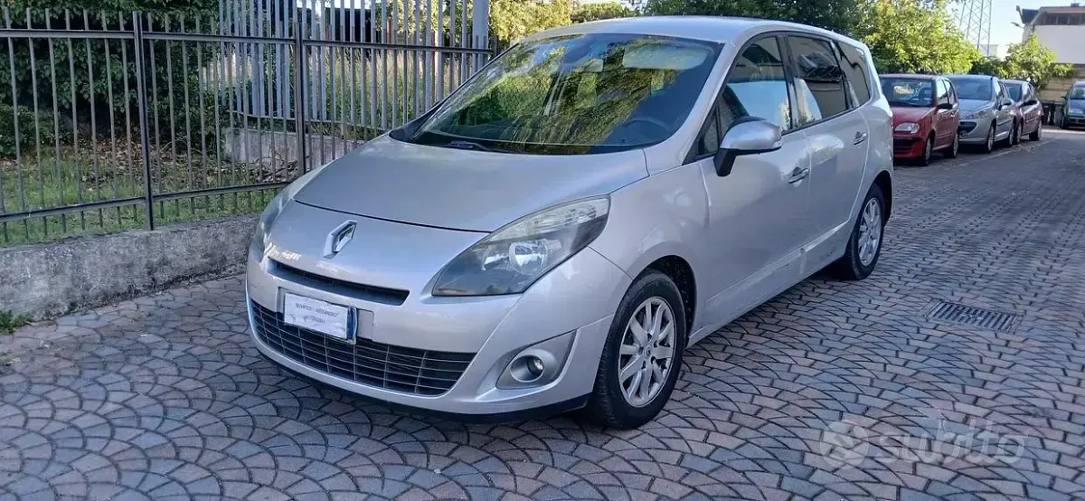 Usata Renault Scenic E-Tech 110 CV (80 kW) 2011 Grigio Monovolume