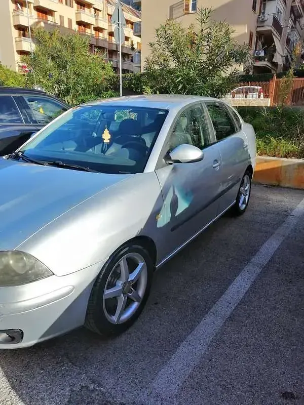 Usata Seat Cordoba Stylance 80 CV (58 kW) 2008 Grigio Berlina