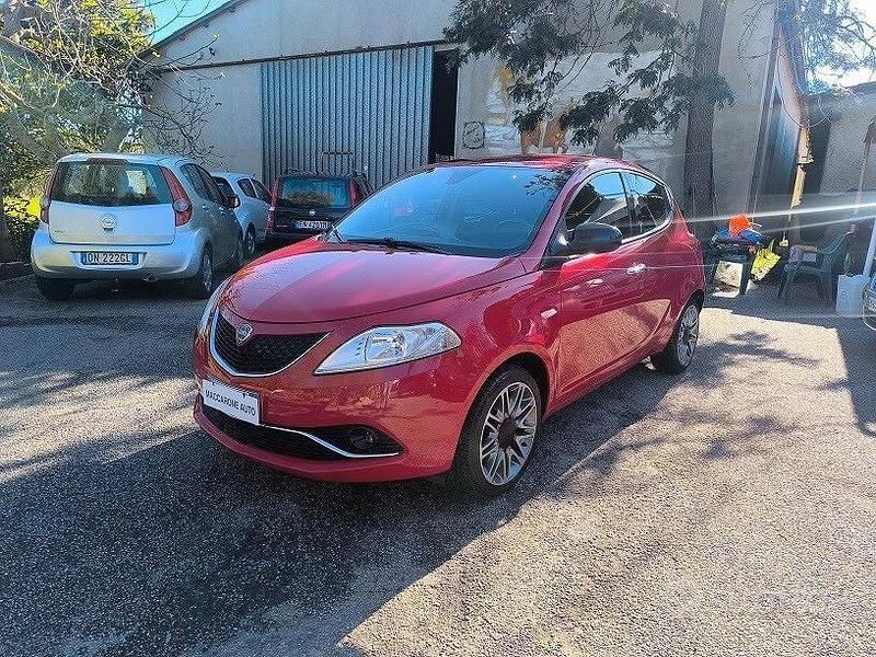 Usata Lancia Ypsilon S 95 CV (69 kW) 2016 Rosso Utilitaria
