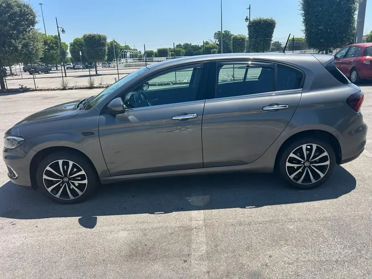Usata Fiat Tipo Lounge 120 CV (88 kW) 2018 Grigio Berlina