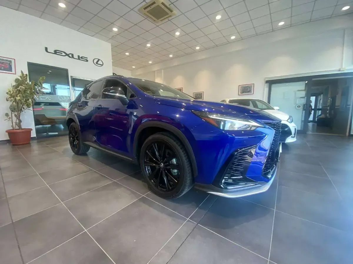 Usata Lexus NX450h+ Sport Line 185 CV (136 kW) 2023 Zaffiro blue SUV