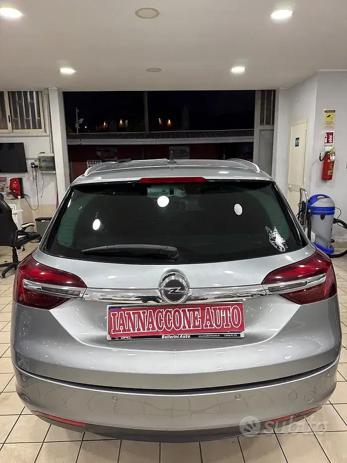 Usata Opel Insignia 140 CV (102 kW) 2014 Grigio Station wagon