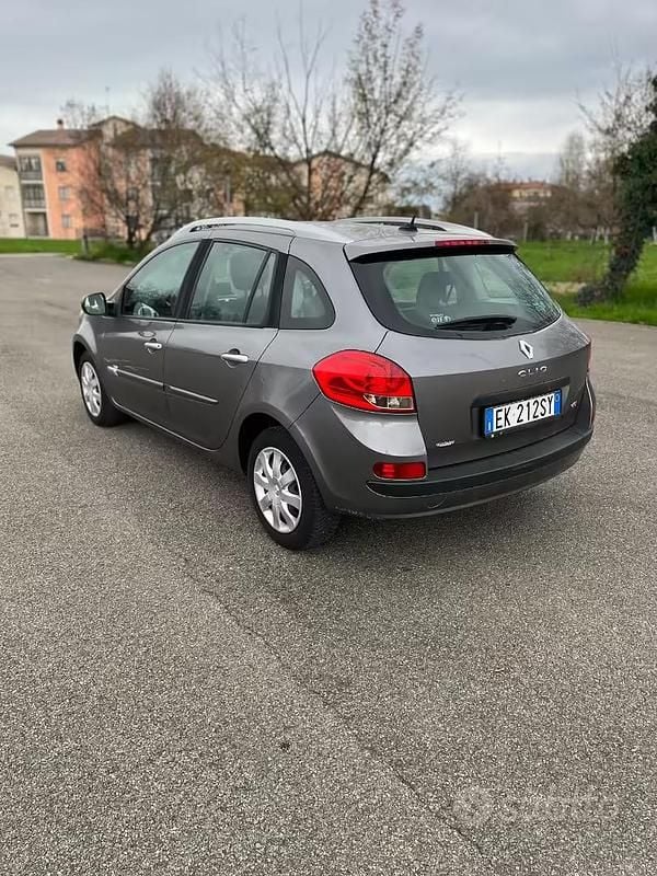 Usata Renault Clio GrandTour 90 CV (66 kW) 2011 Marrone Station wagon