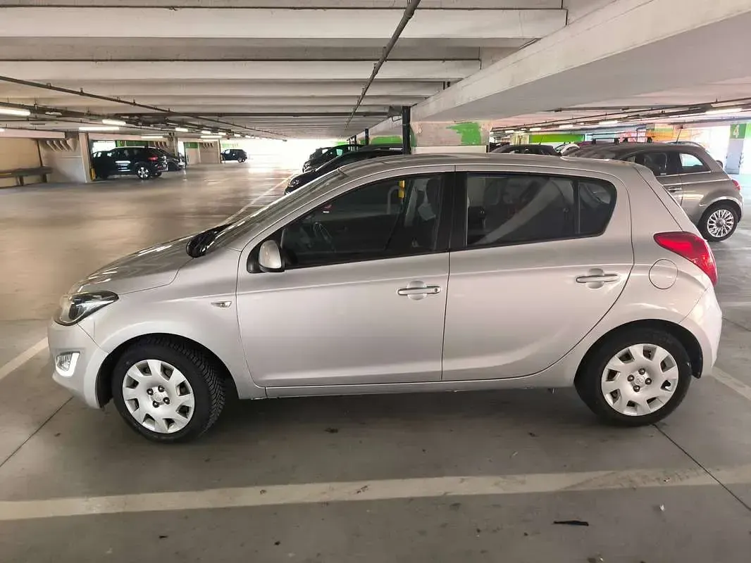 Usata Hyundai i20 Classic 75 CV (55 kW) 2014 Argento Utilitaria
