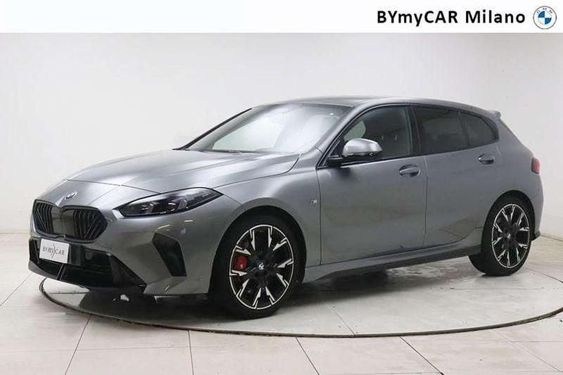 Skyscraper grey metallic Usata 2025 BMW 118 M Sport Due volumi | 35.000 € (Buon prezzo) - Immagine 1/3