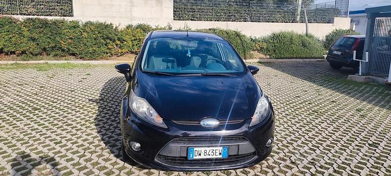 Usata Ford Fiesta 68 CV (50 kW) 2009 Nero Utilitaria