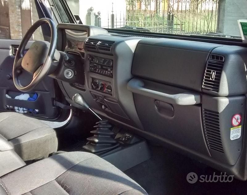 Usata Jeep Wrangler Sport 177 CV (130 kW) 2001 Nero SUV