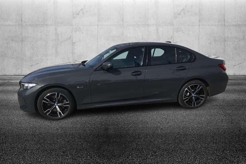 Usata BMW 330e M Sport 292 CV (214 kW) 2023 Grigio Berlina