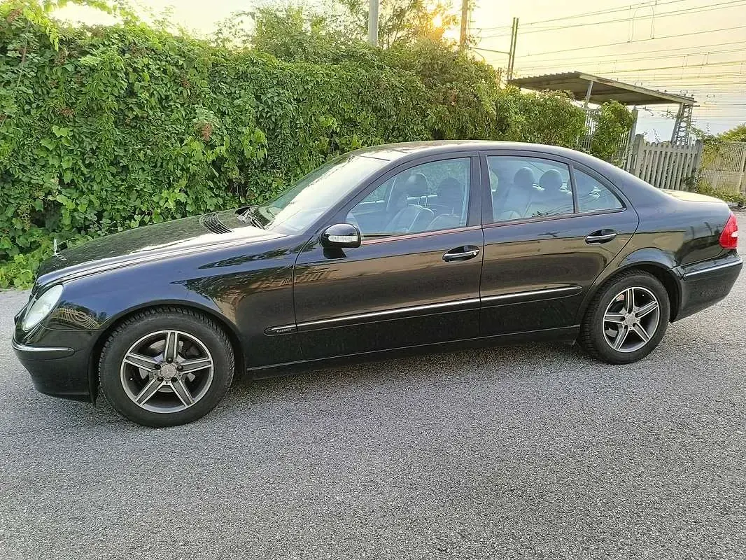 Usata Mercedes E280 Elegance 177 CV (130 kW) 2006 Nero Berlina