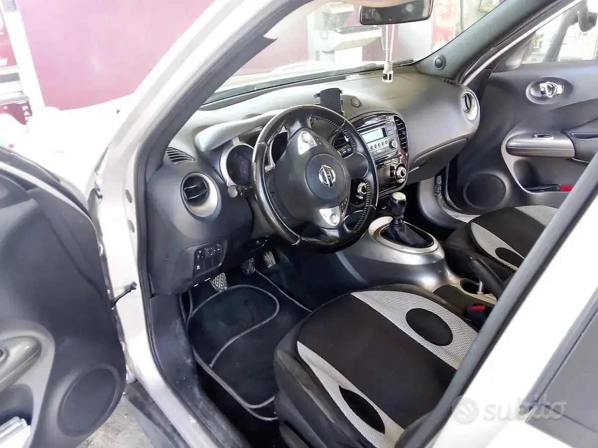 Gebraucht Nissan Juke Acenta 110 PS (80 kW) 2012 Silber SUV
