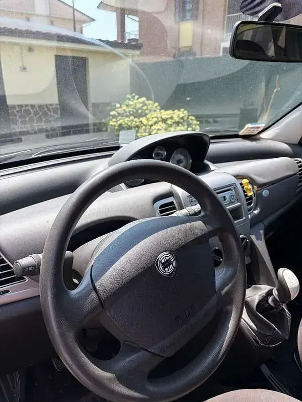 Usata Lancia Ypsilon 60 CV (44 kW) 2007 Nero Utilitaria