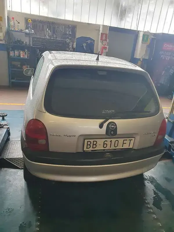 Usata Opel Corsa S 65 CV (47 kW) 1998 Utilitaria
