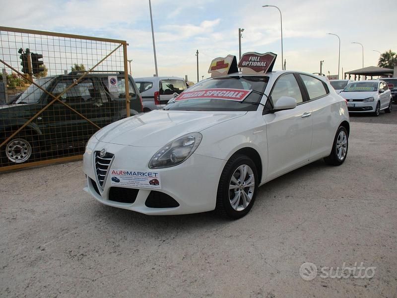 Bianco Usata 2015 Alfa Romeo Giulietta Sprint Tre volumi | 6990 € (Buon prezzo) - Immagine 1/4