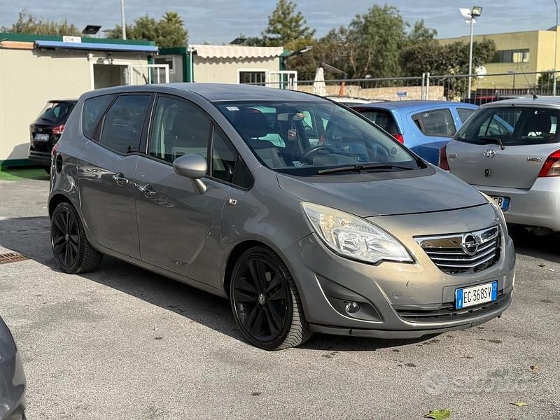 Usata Opel Meriva Cosmo 101 CV (74 kW) 2011 Grigio Monovolume