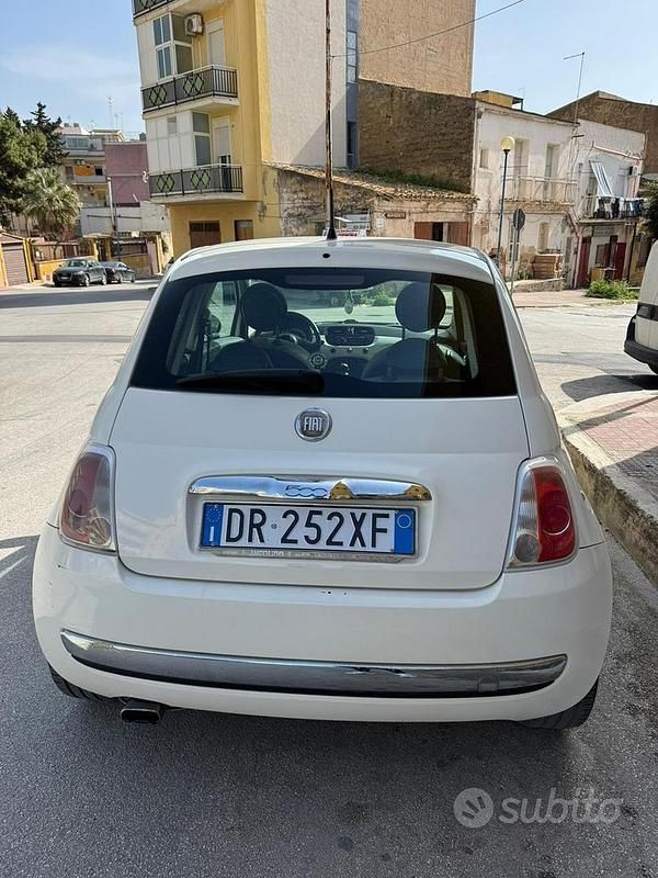 Usata Fiat 500 Lounge 69 CV (50 kW) 2008 Bianco Utilitaria