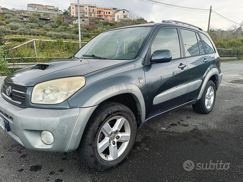 Usata Toyota RAV4 116 CV (85 kW) 2004 Grigio SUV