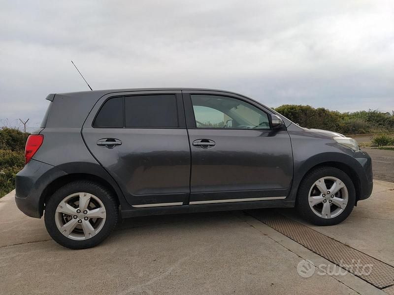 Usata Toyota Urban Cruiser Luxury 90 CV (66 kW) 2010 Grigio Utilitaria