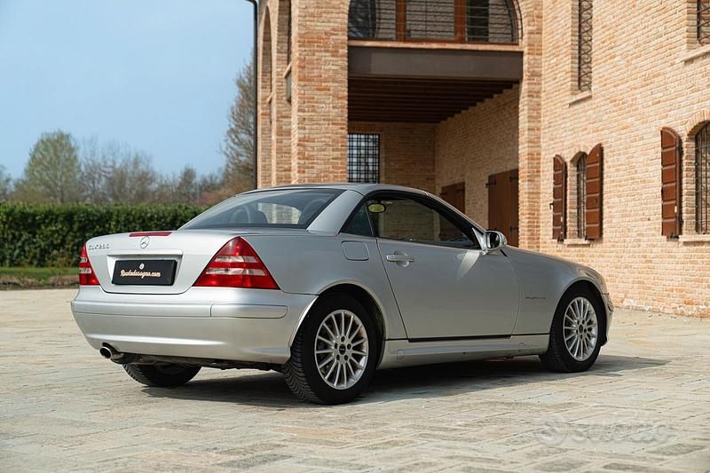 Usata Mercedes SLK230 268 CV (197 kW) 2002 Grigio Cabrio