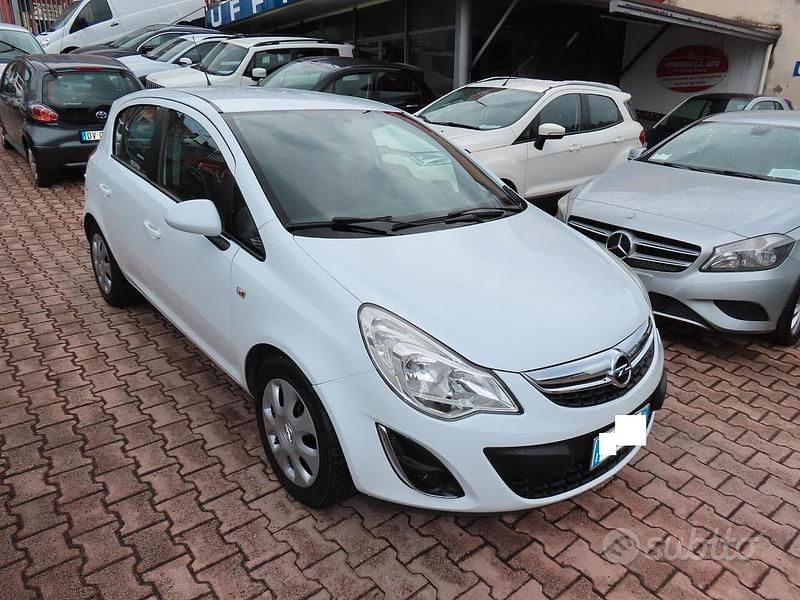Usata Opel Corsa 75 CV (55 kW) 2013 Bianco Berlina