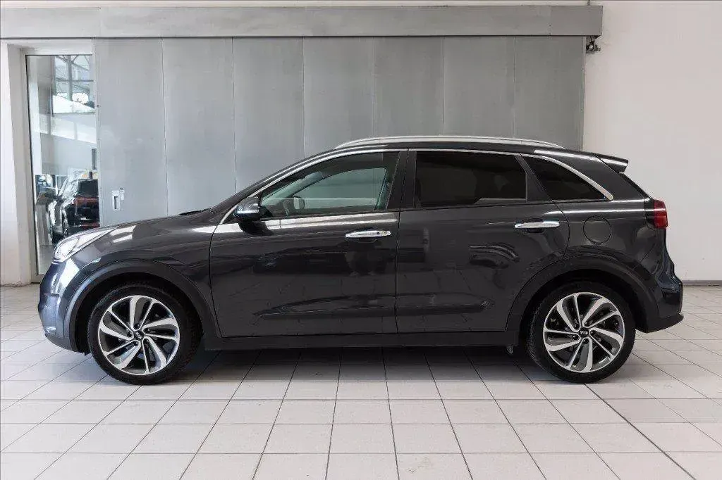 Usata Kia Niro Urban 141 CV (103 kW) 2018 Grigio metallizzato SUV