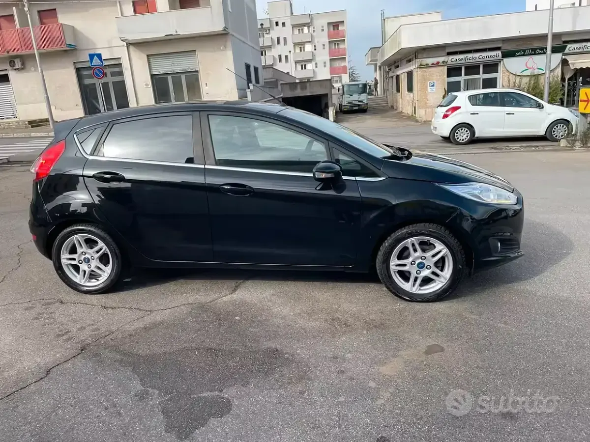 Usata Ford Fiesta Titanium 75 CV (55 kW) 2014 Nero Utilitaria