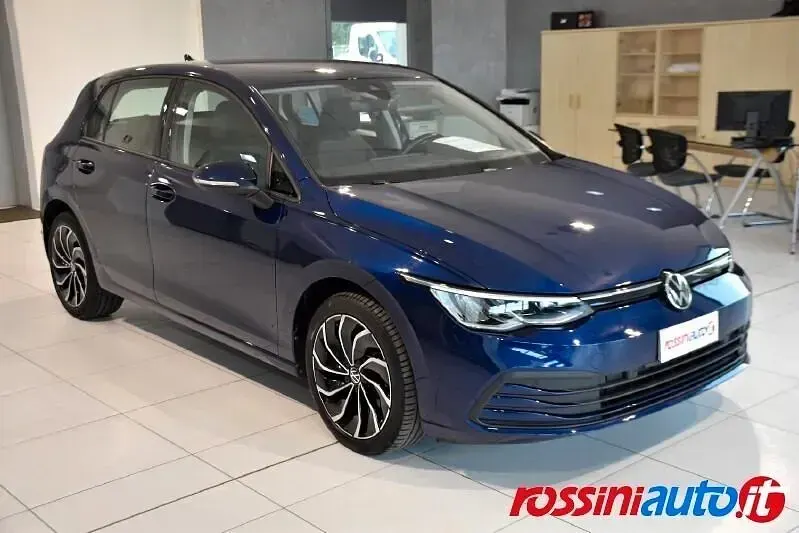 Usata VW Golf VIII LOUNGE 116 CV (85 kW) 2022 Blu Berlina