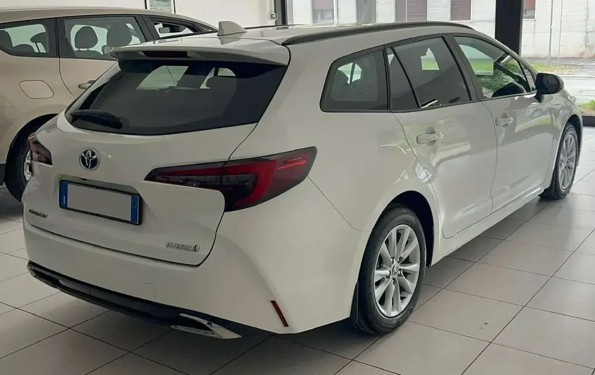 Usata Toyota Corolla Active 98 CV (72 kW) 2023 Bianco Station wagon