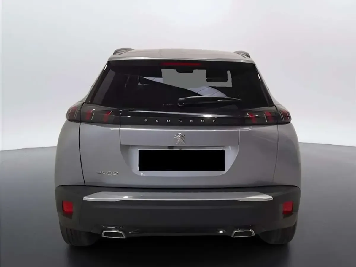 Usata Peugeot 2008 Allure 131 CV (96 kW) 2023 Grigio chiaro SUV