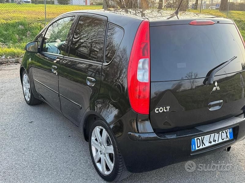 Usata Mitsubishi Colt 75 CV (55 kW) 2007 Nero Berlina