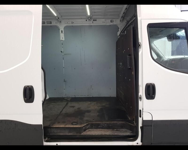 Usata Iveco Daily 136 CV (100 kW) 2019 Bianco Furgone