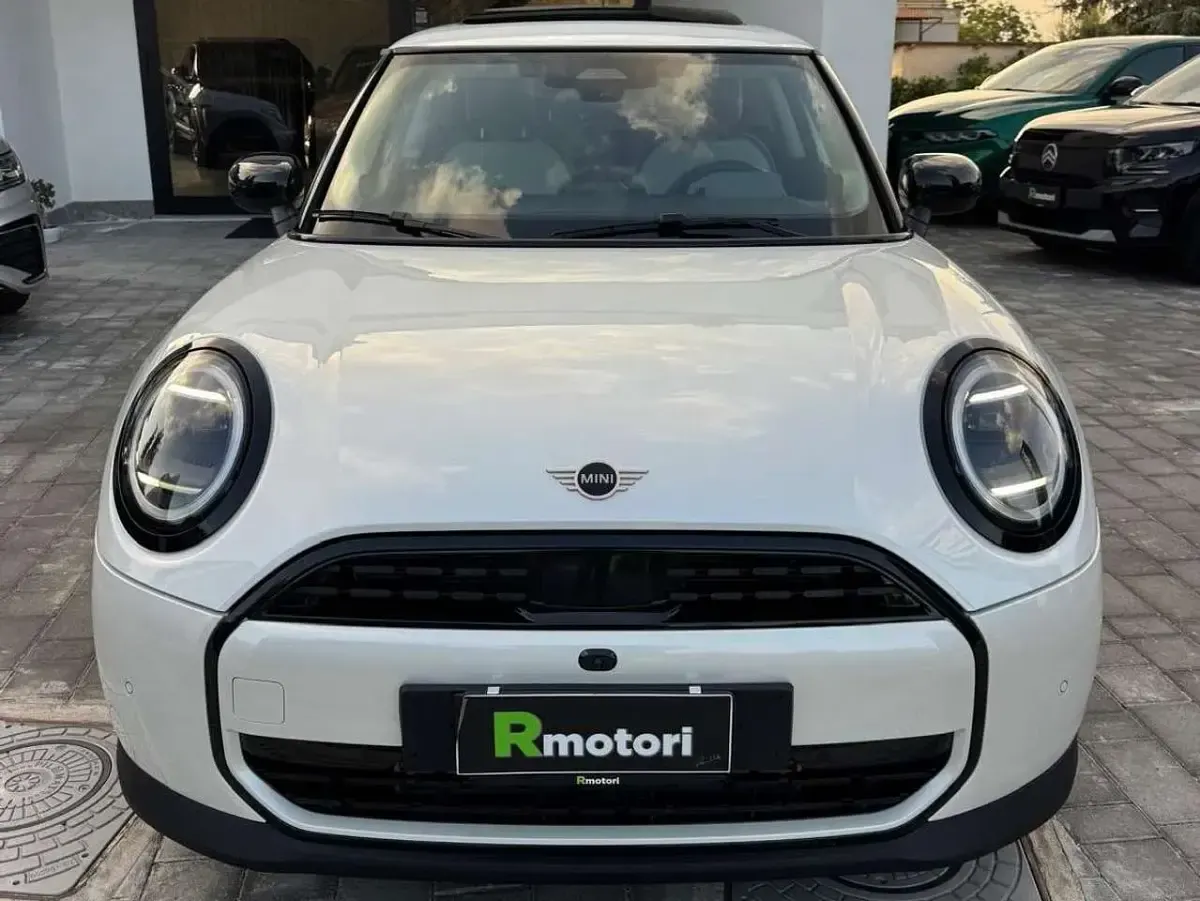 Usata Mini Cooper Favoured 114 kW (156 CV) 2025 Bianco Utilitaria