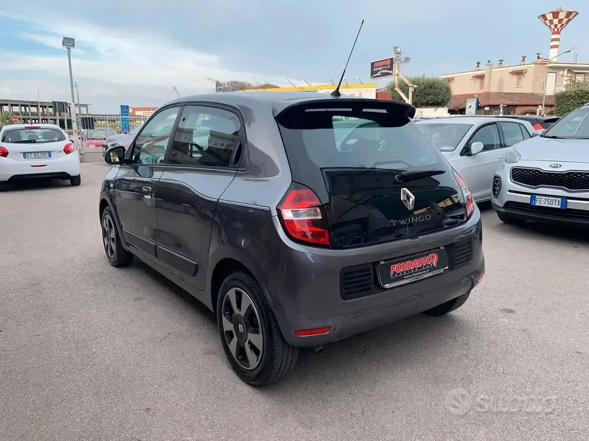 Usata Renault Twingo SE 69 CV (50 kW) 2017 Grigio Utilitaria