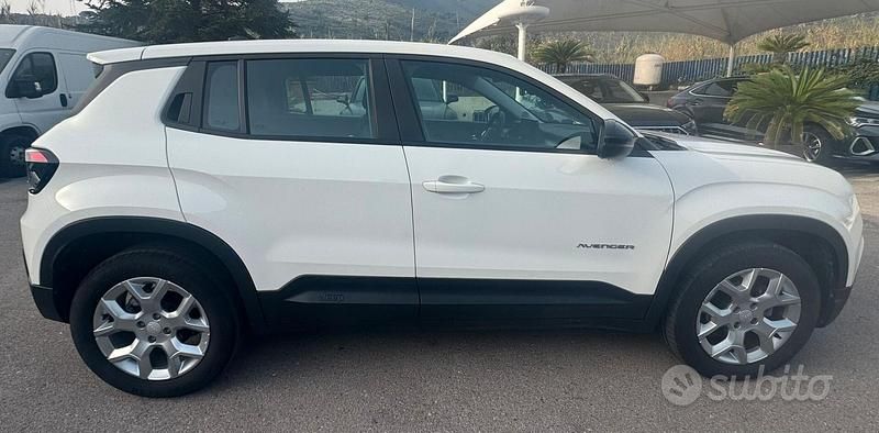 Usata Jeep Avenger Altitude 100 CV (73 kW) 2024 Bianco SUV