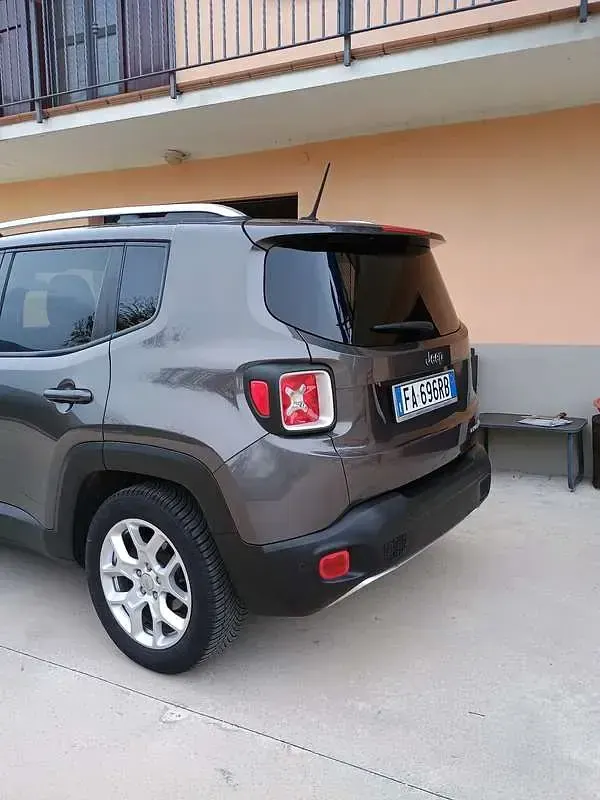 Usata Jeep Renegade Limited 120 CV (88 kW) 2016 SUV