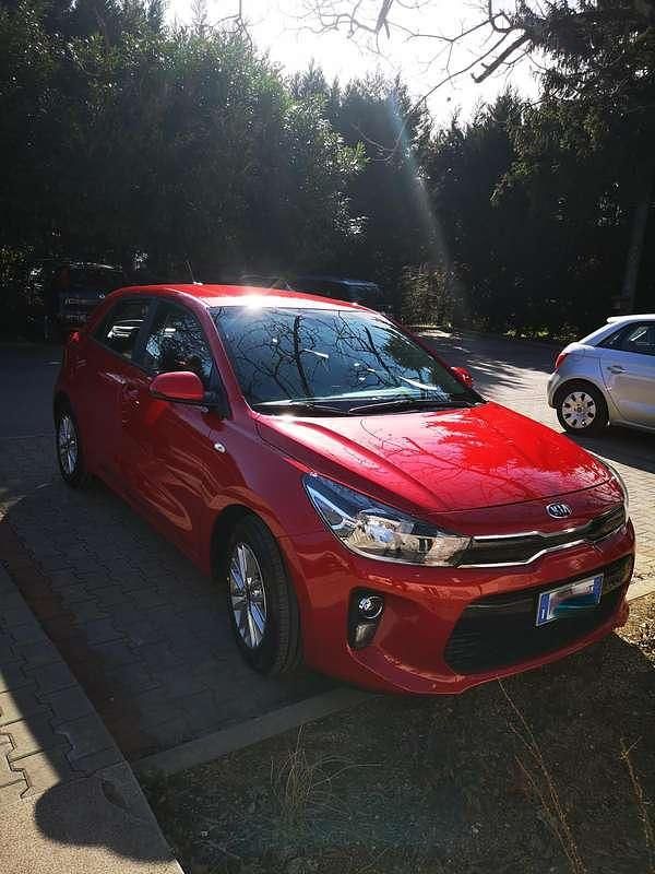 Usata Kia Rio 101 CV (74 kW) 2020 Rosso Berlina