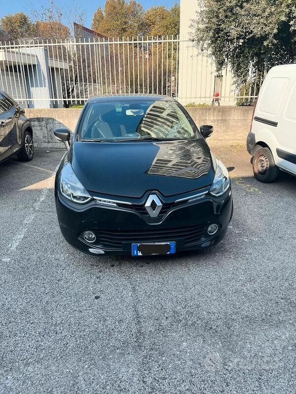 Nero Usata 2016 Renault Clio IV Due volumi | 8700 € (Ottimo prezzo) - Immagine 1/3