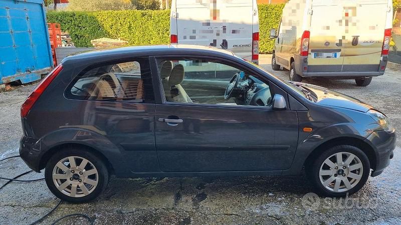 Usata Ford Fiesta 68 CV (50 kW) 2006 Utilitaria