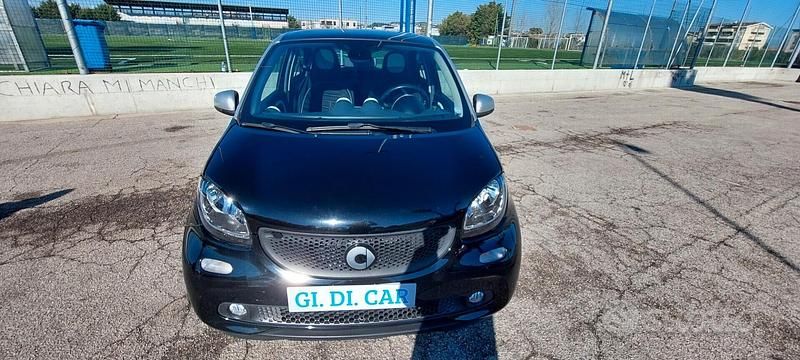 Usata Smart ForFour 70 CV (51 kW) 2015 Bianco Utilitaria