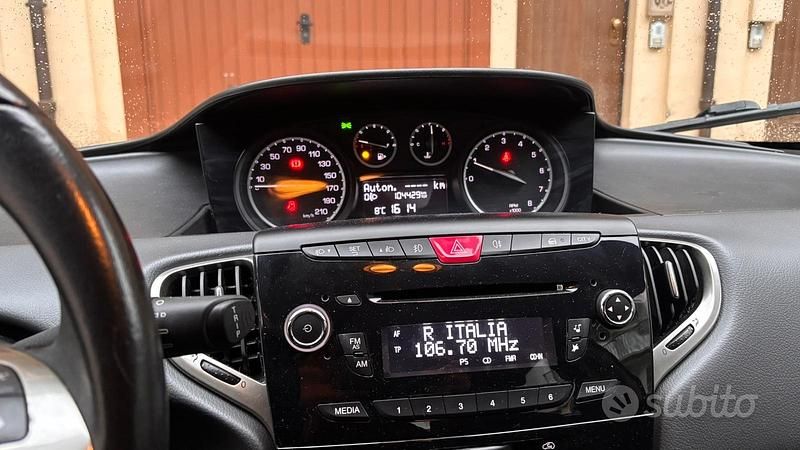 Usata Lancia Ypsilon 60 CV (44 kW) 2013 Bianco Utilitaria
